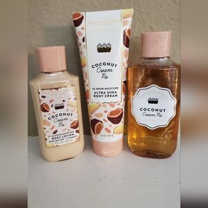 Bath & Body Works Coconut Cream Pie Body Wash Set - Cream and Tan